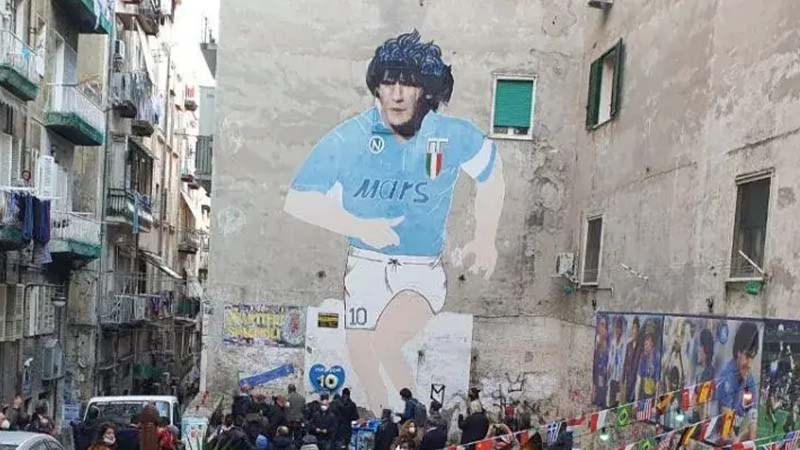Napoli - piazza Maradona